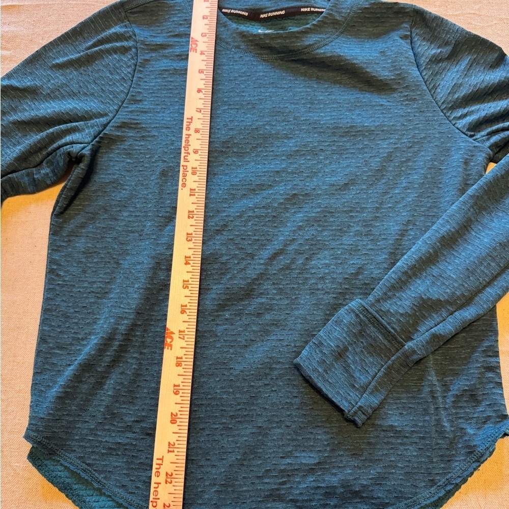 Women’s Nike Thermal Running Top - Picture 5 of 10